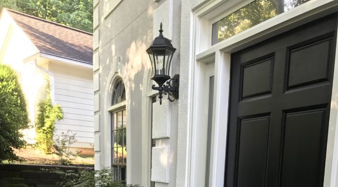 Easy and Cheap DIY Patio Furniture Update Using Spray Paint Update old patio furniture with spray paint. | Cheap and easy update with spray paint | Old outdoor furniture