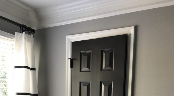 Bonus Room Makeover – Painting the Black Doors Black Interior Doors | Dark Interior Doors| Benjamin Moore Mopboard Black Paint Color | Modern Room Updates for Cheap